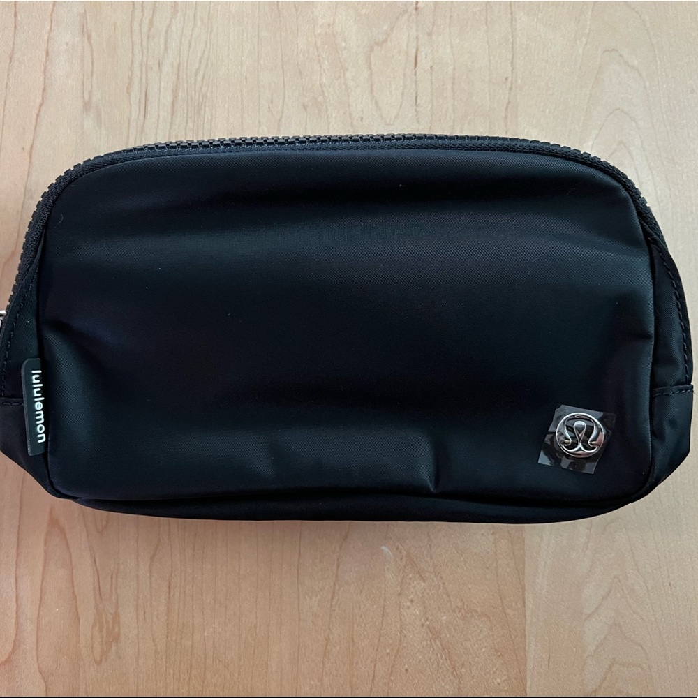 Lululemon Everywhere Belt Bag